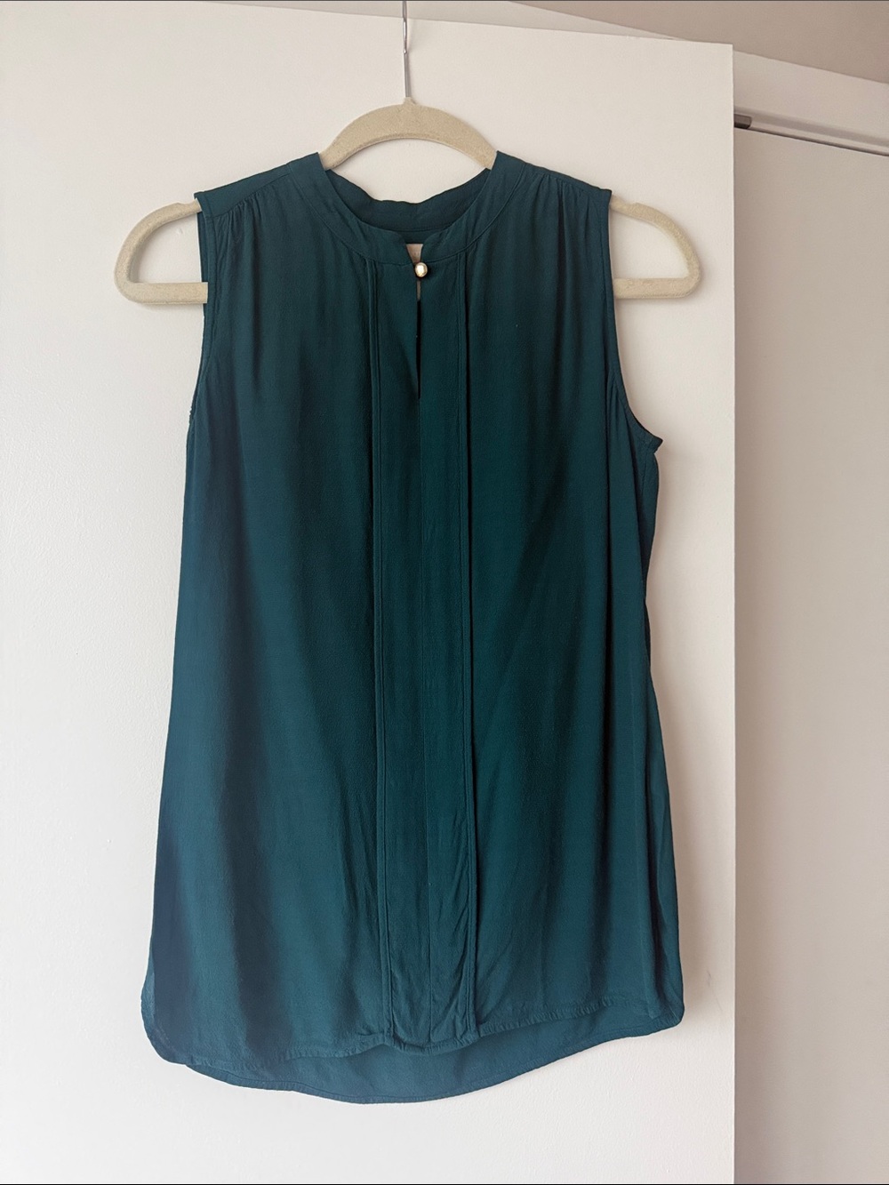 Banana Republic Sleeveless Gold-Button Sleeveless Blouse - Teal